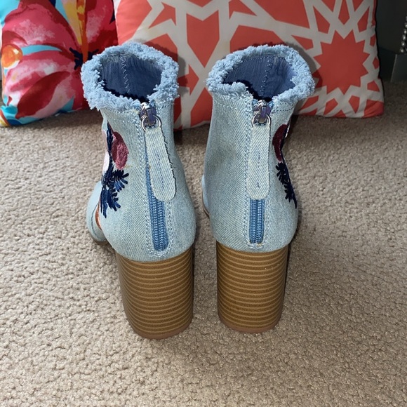 Jean Heels - Picture 2 of 6